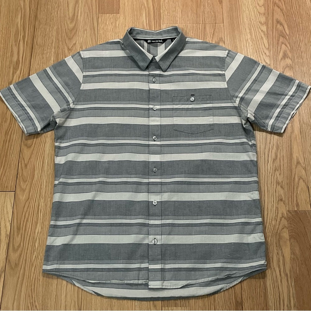 Travis Matthew Men’s Large Short Sleeve Button Up Shirt Gray Striped Preppy